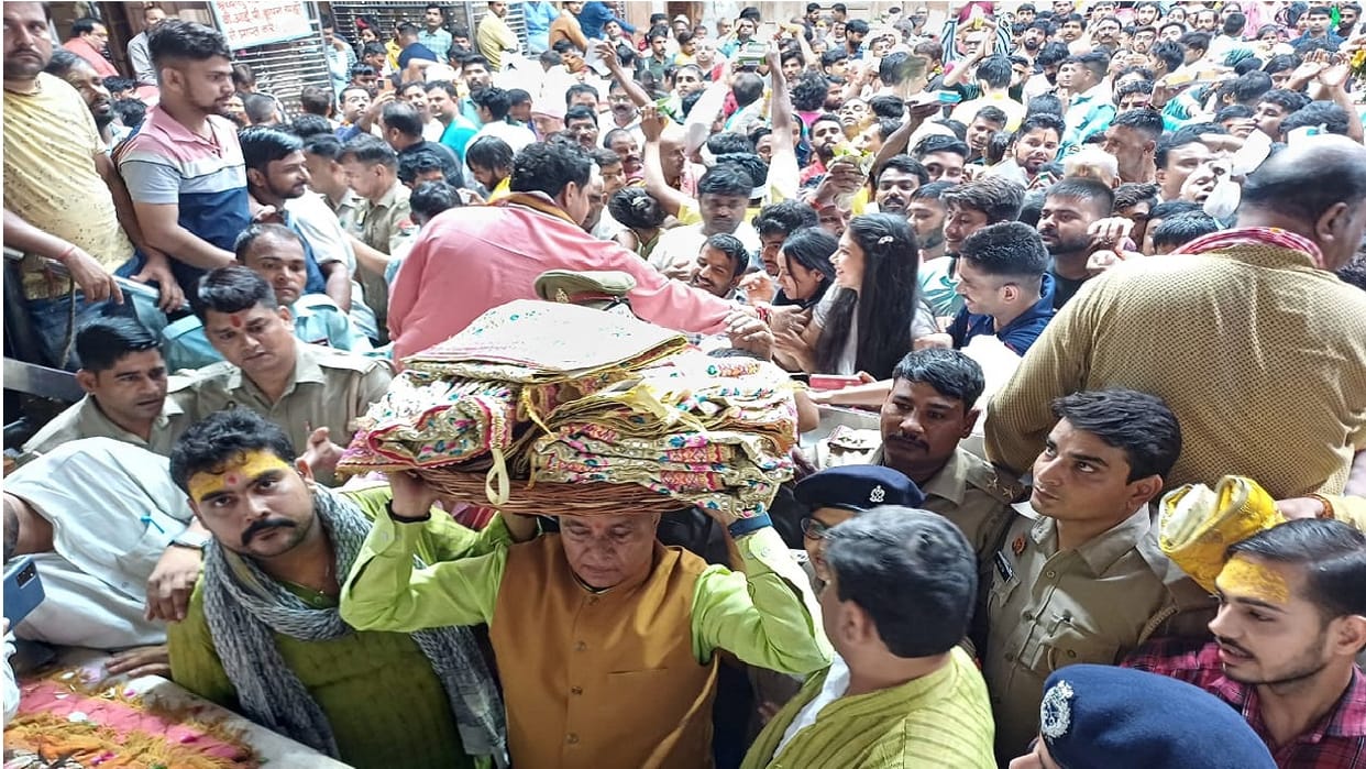 Mathura prisoners made costumes for Lord Krishna prison minister reached temple with them