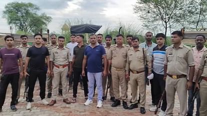 Chambal sand mafia encounter with police of three thana In Agra accused dodged and escaped in riot