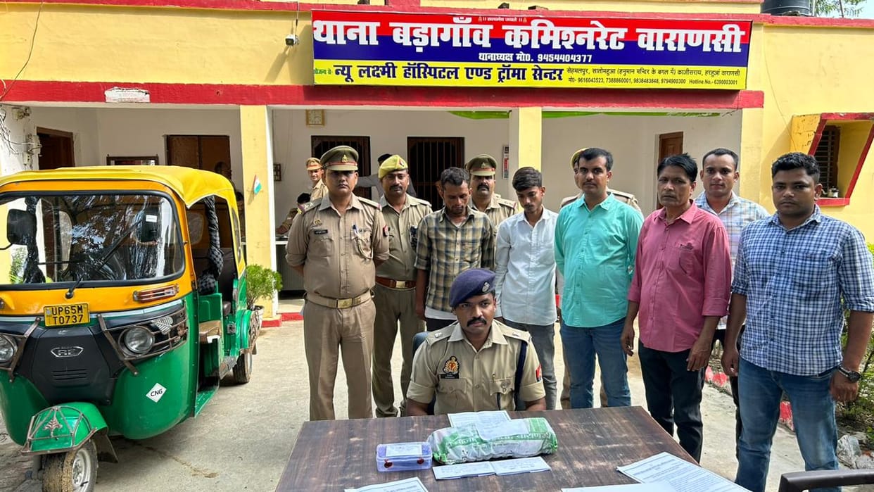 Two accused of robbing saree businessman arrested committed  crime in moving auto