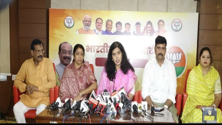 गरमाई छत्तीसगढ़ की सियासत: सरोज पांडेय ने खड़गे से पूछे 9 सवाल, कांग्रेस का जवाब 'इंडिया' से घबराई बीजेपी