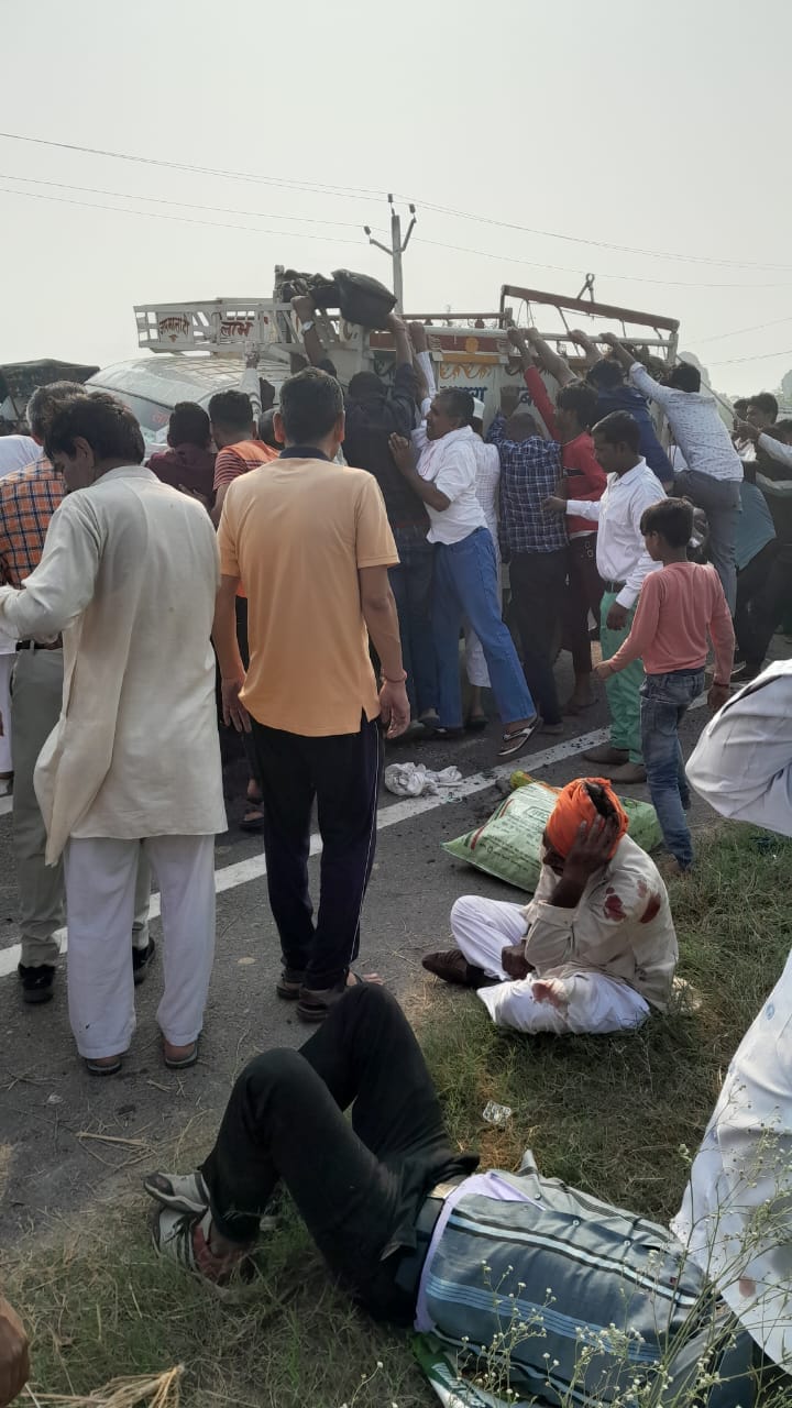 Muzaffarnagar: Truck rams into pickup on highway, Bulandshahr devotees injured