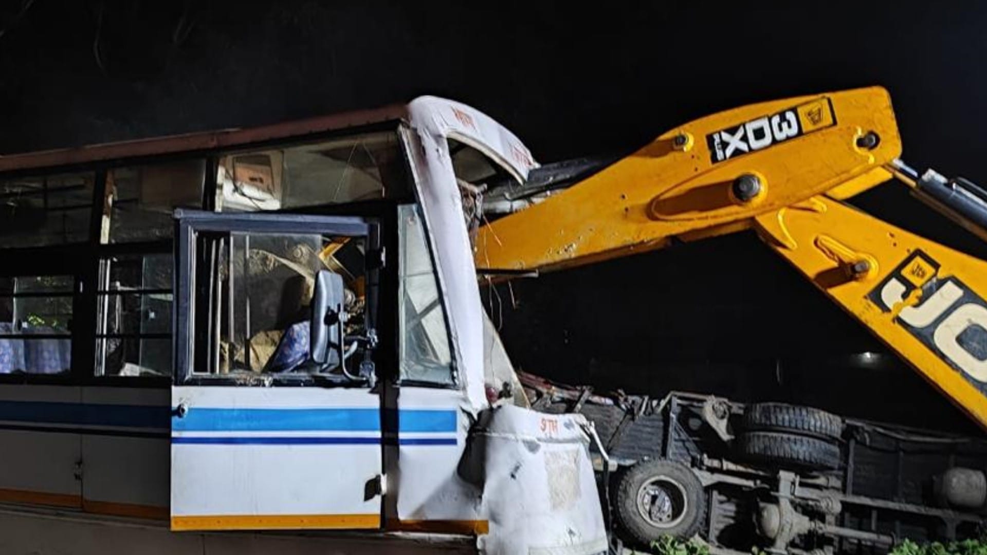 Accident on Barabanki Bahraich highway in Barabanki.