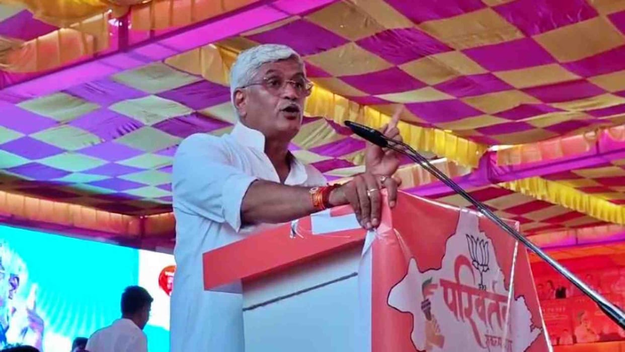 Minister Gajendra Singh Shekhawat verbally attacked Mallikarjun Kharge in Barmer