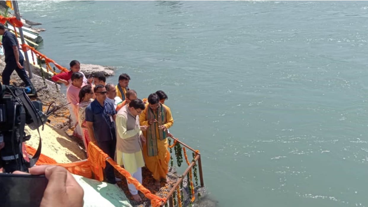 Cm Pushkar Singh Dhami performed Yamuna puja in Vikasnagar Uttarakhand news in hindi