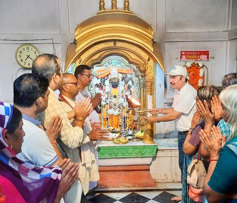 Janmashtami 2023: Namami Gange performed Adi Keshav Aarti in Kashi, offered Makhan Mishri