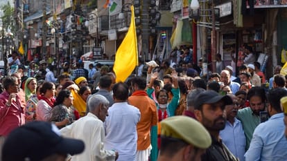 Janamashtmi: बारामूला में उत्साह और के साथ मनाई गई जन्माष्टमी, शोभायात्रा में गूंजे राधे-राधे के जयघोष Janmashtami celebrated with enthusiasm in Baramulla