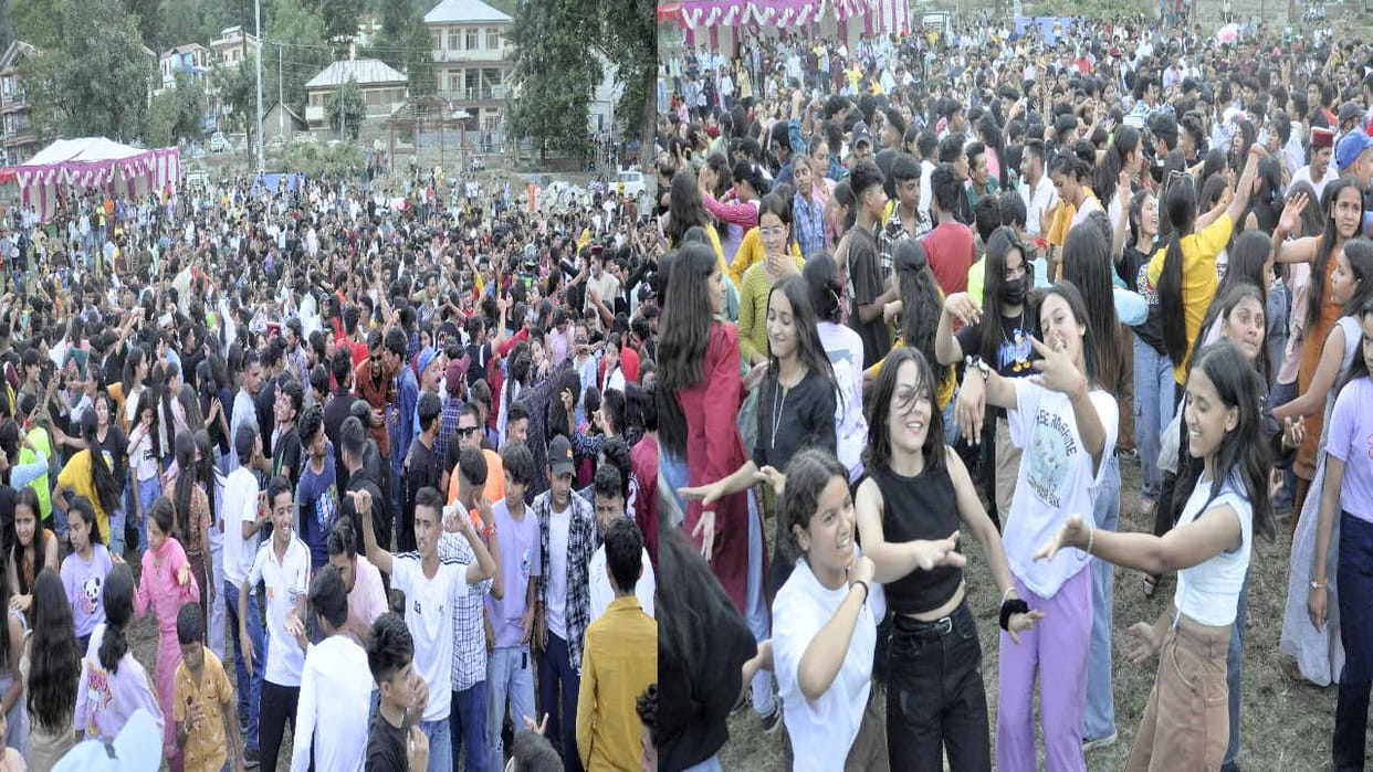 Krishna Janmashtami festival: Shri Krishna bhajan played on DJ in Dhalpur, Kullu, youth danced
