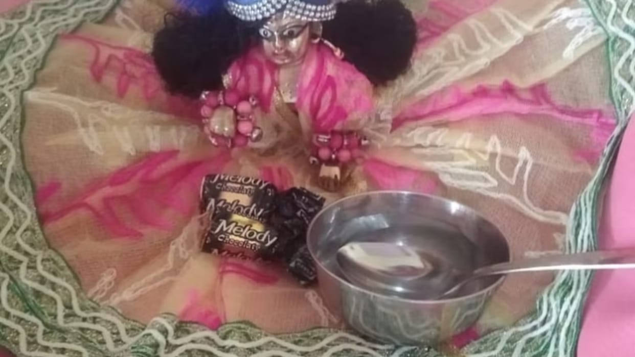 anmashtami 2023: Laddu Gopal is learning ABC sitting among children in Bijnor school