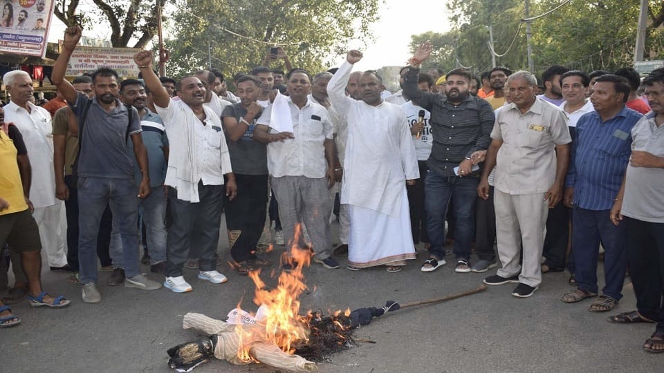 Vishwa Hindu Parishad burnt effigy of Udhayanidhi in Yamunanagar