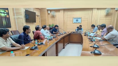 UP News: बिजली चोरी रोकने, राजस्व बढ़ाने की बनी रणनीति, पावर ऑफिसर एसोसिएशन के साथ प्रबंधन की वार्ता Meeting to stop electricity theft and increase revenue.