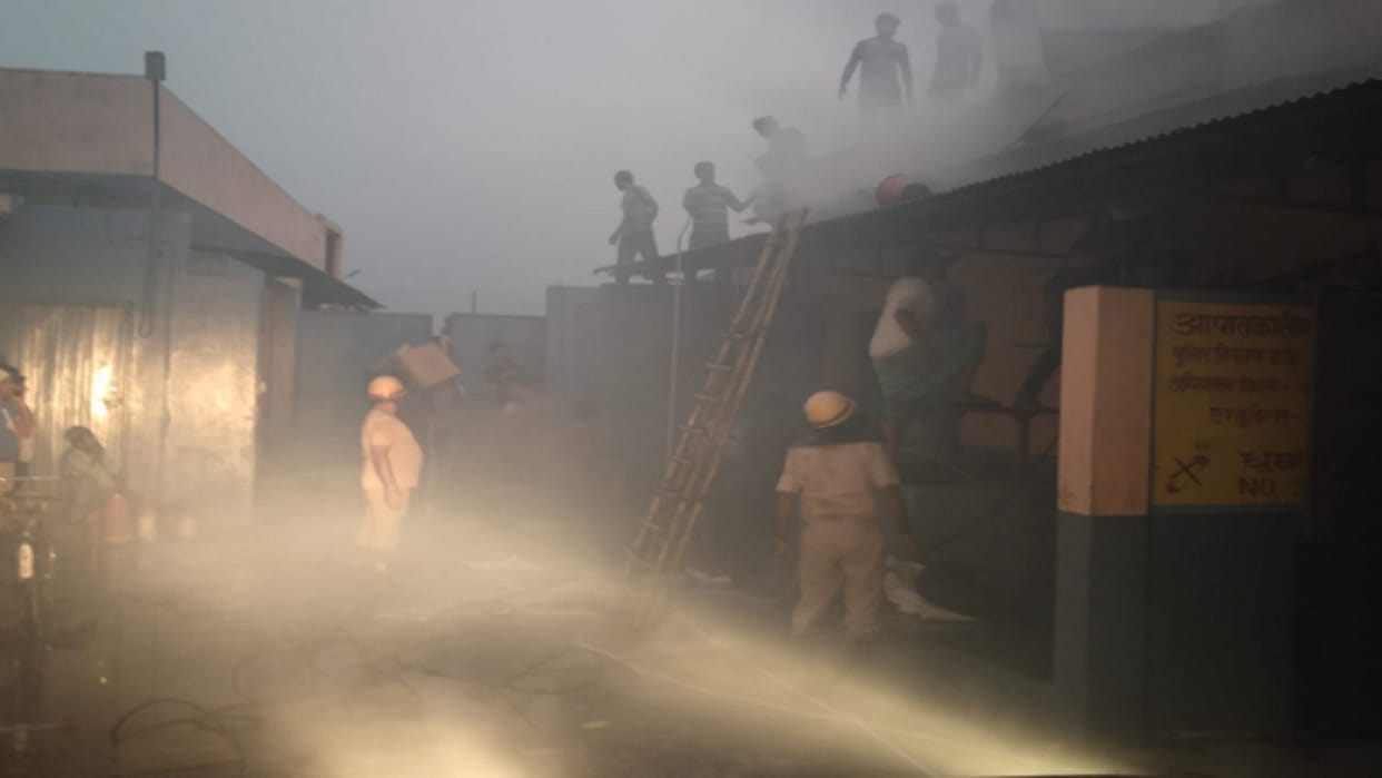 UP: Fire break out in a factory and, fire brigade team extinguished fire in several hours