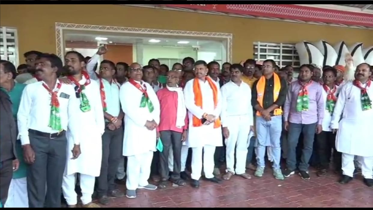 MP News: BJP workers raised slogans in BJP office, protesting against Hemant Khandelwal's claim from Betul.