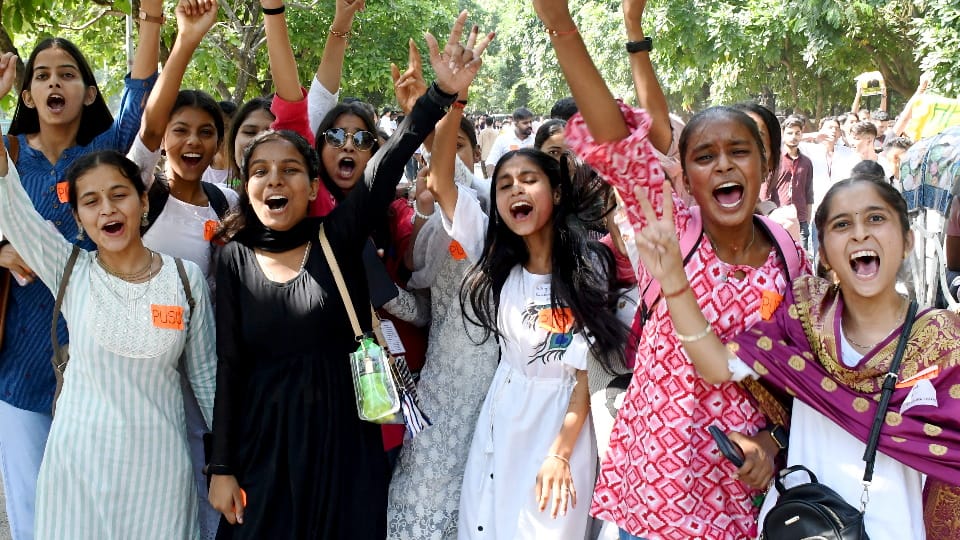 Winners in PU Student Union Election shared their victory first with family