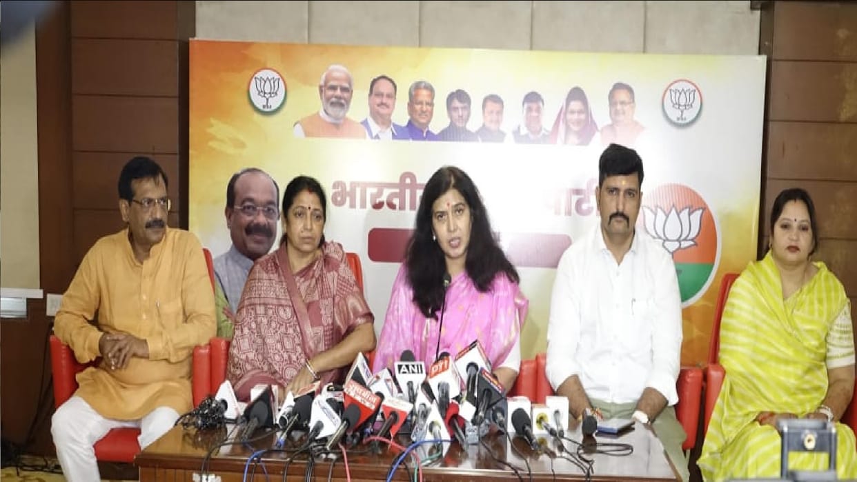 Chhattisgarh news: Saroj Pandey asked 9 questions to Kharge, Congress's answer: BJP scared of 'India'