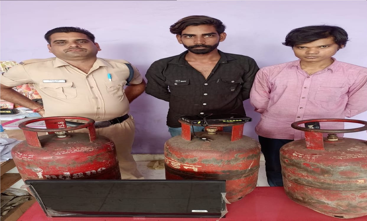 4 thieves arrested for stealing in empty house in Raipur