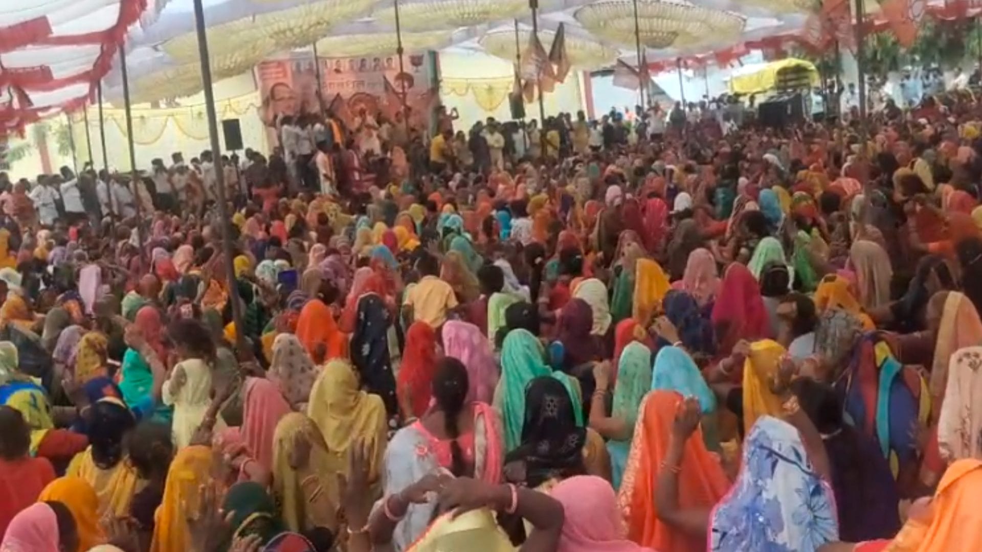 BJP candidate Rajkumar Meo's show of strength in Karhi, Khargone, thousands of women joined him
