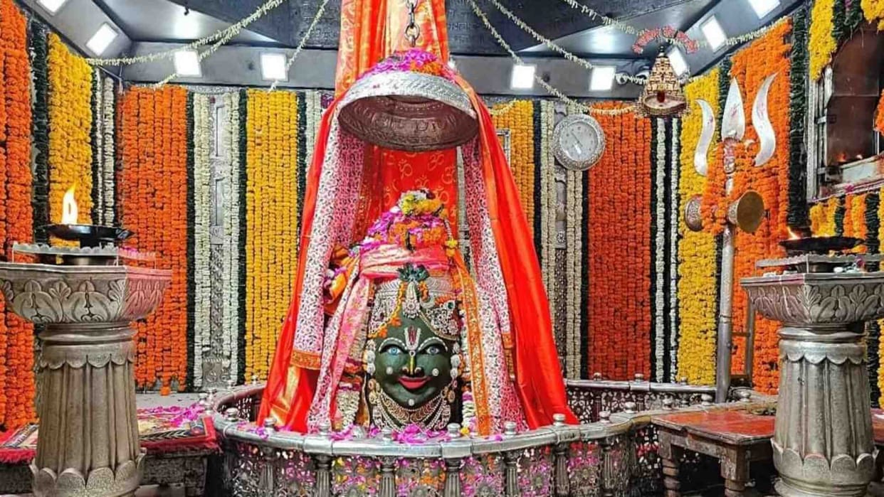 Baba Mahakal dressed in the form of Shri Krishna in Ujjain