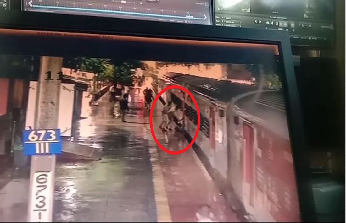 Passenger was about to come under moving train RPF jawan saved his life at ddu junction