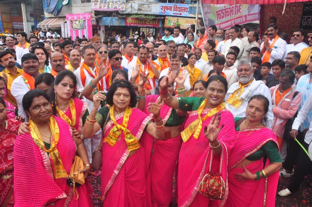 Mani Shri Krishna Janmashtami with great pomp in Indore, procession came out, tableaux decorated