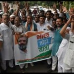मुरादाबाद में पदयात्रा निकालते कांग्रेस कार्यकर्ता