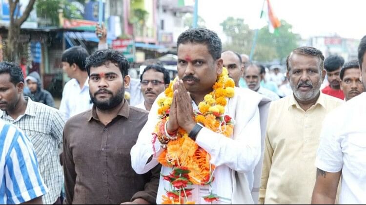 MP Politics: Grand welcome to Omkar Markam on reaching Dindori