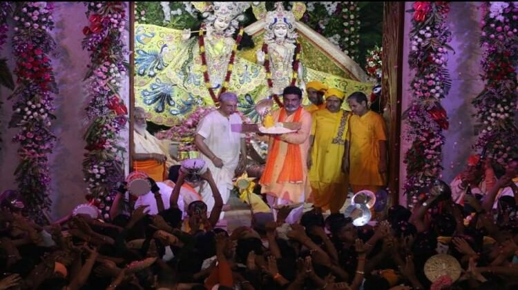 Mathura Krishna Janmashtami 2023 Live: ब्रज में जन्मे कन्हैया, बाल स्वरूप के हुए दर्शन; गूंजे जयकारे