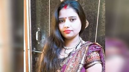 Agra News: बेटे के लिए मांगने गई थी लंबी उम्र का आशीर्वाद, सड़क हादसे में चली गई जान married woman Went to seek blessings of long life for son brought death for herself