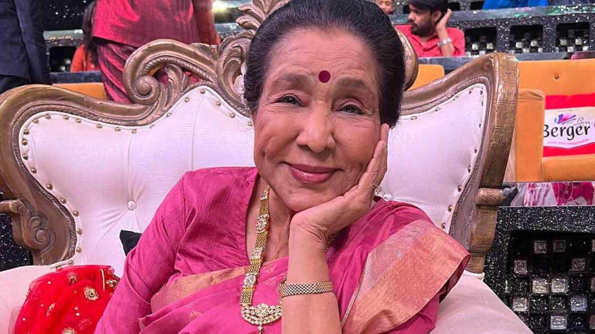 Asha Bhosle Birthday Know Singer Career Popular Song awards Relation With Lata Mangeshkar and unknown facts