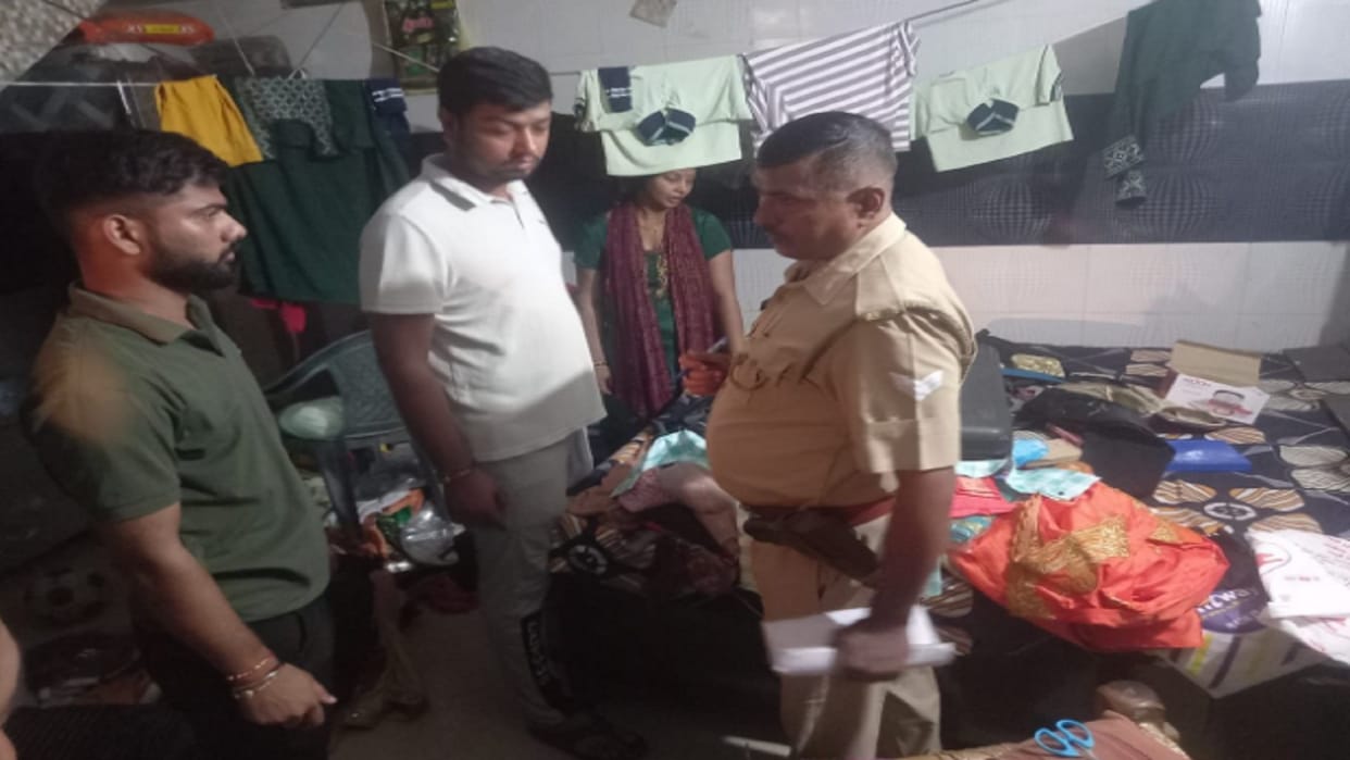 Miscreants steal four lakh rupees from a house in front of SP office in Baghpat