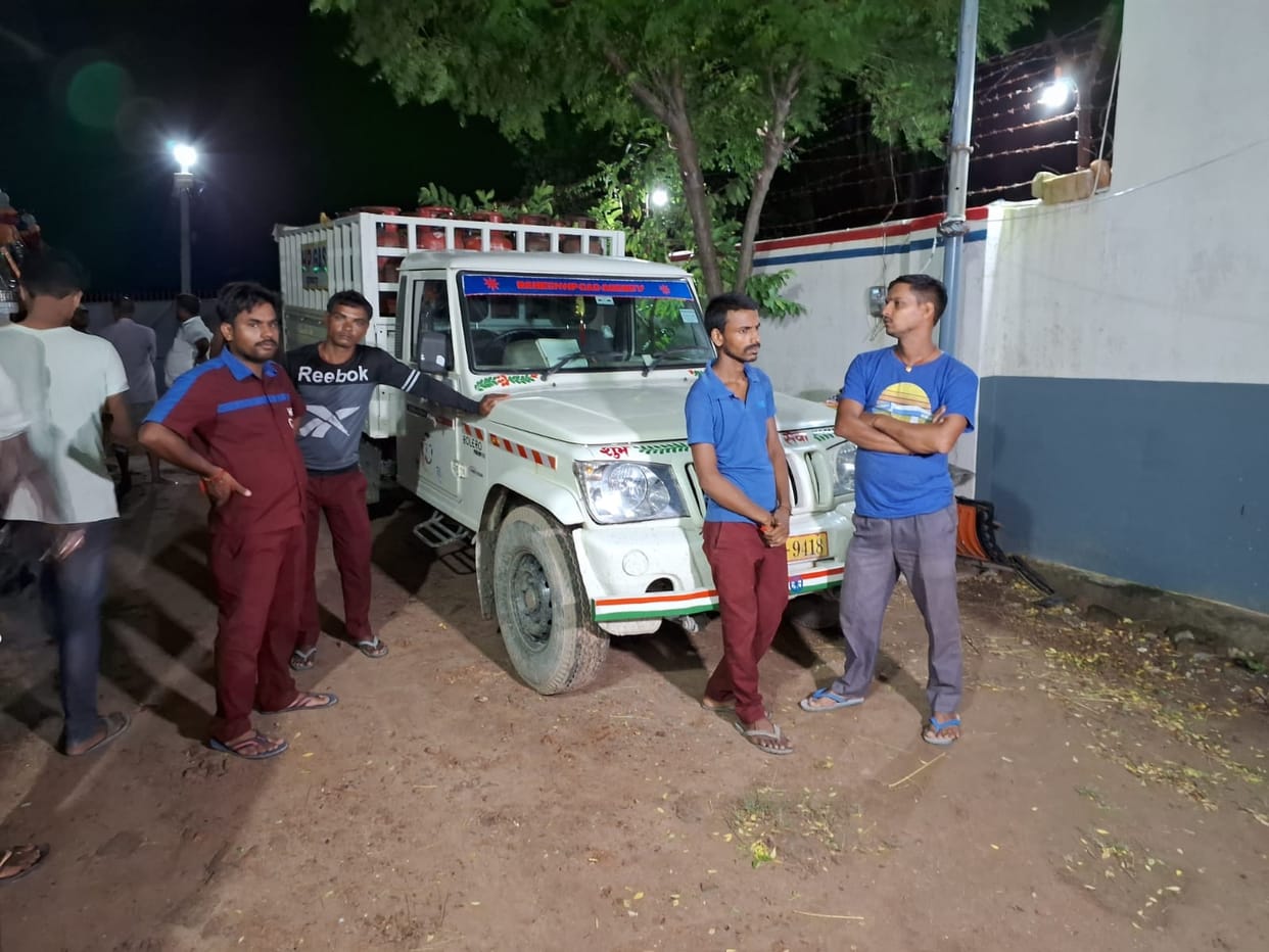 Bihar Police: Criminals Two lakhs looted from agency's gas warehouse in Muzaffarpur.bihar police