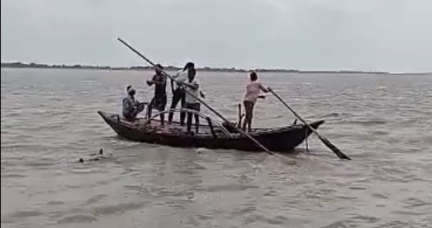 Flood in Bihar News, but Ganga is not getting the danger mark, water current is risky, died on kangen ghat