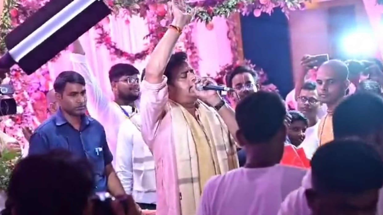 Gorakhpur MP Ravi Kishan dance on krishna janmashtami video viral