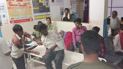 घायलों को अस्पताल में भर्ती कराया गया है