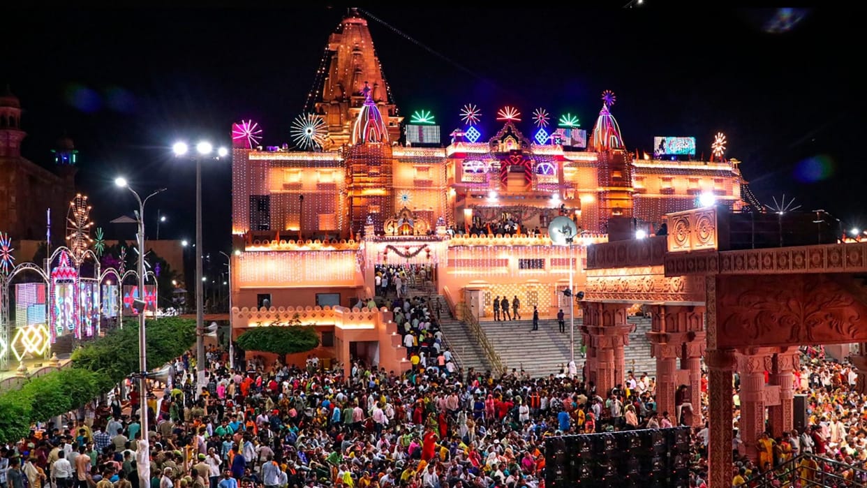 Lord krishna born at midnight see the joy of Janmashtami in photos.