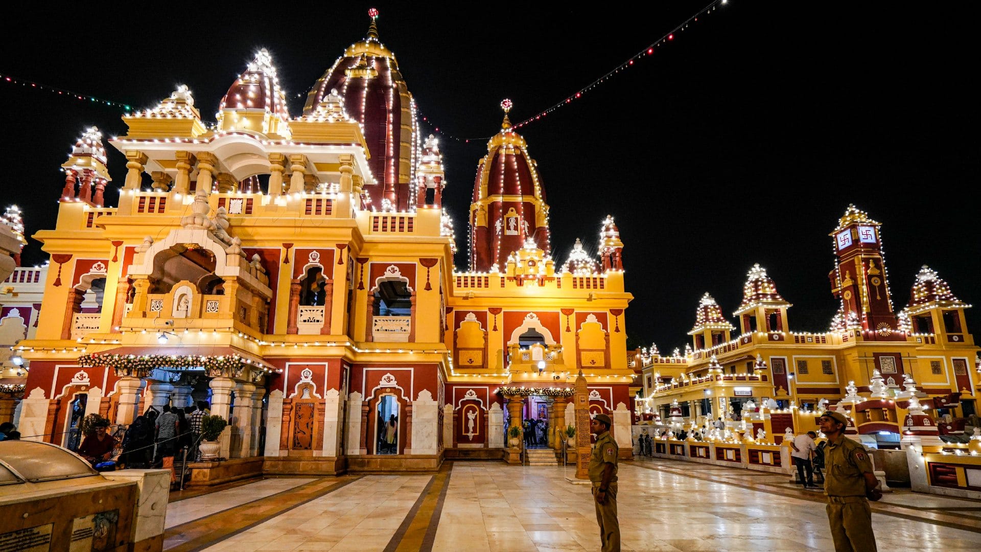 Lord krishna born at midnight see the joy of Janmashtami in photos.