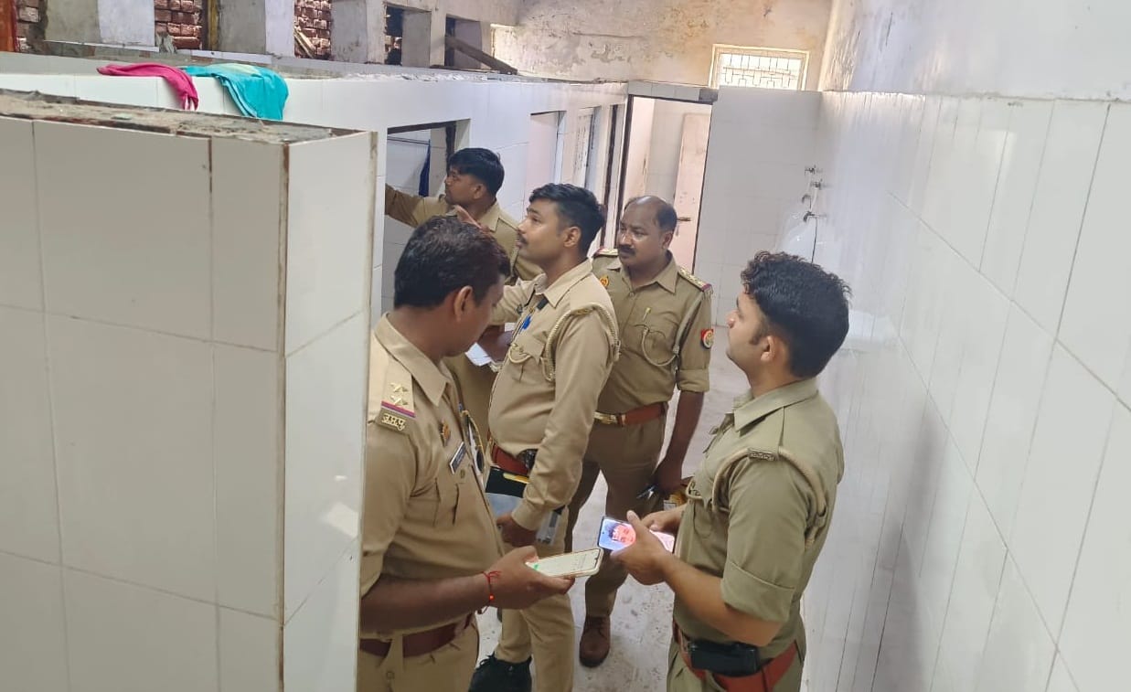 The female prisoner escaped by dodging the police, was admitted to the jail hospital two days ago