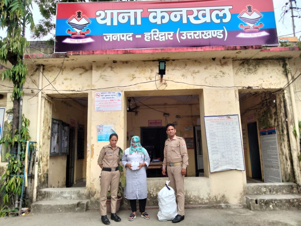 Haridwar Crime News Woman history sheeter arrested with two cases of liquor