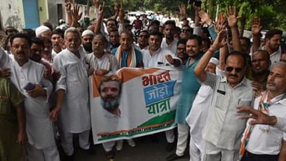 Moradabad: Congress took out march anniversary of Bharat Jodo Yatra, garlanded Gandhi statue