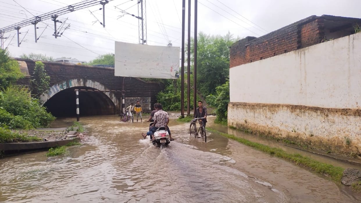 Katni Weather News: River drains in spate due to few hours of rain