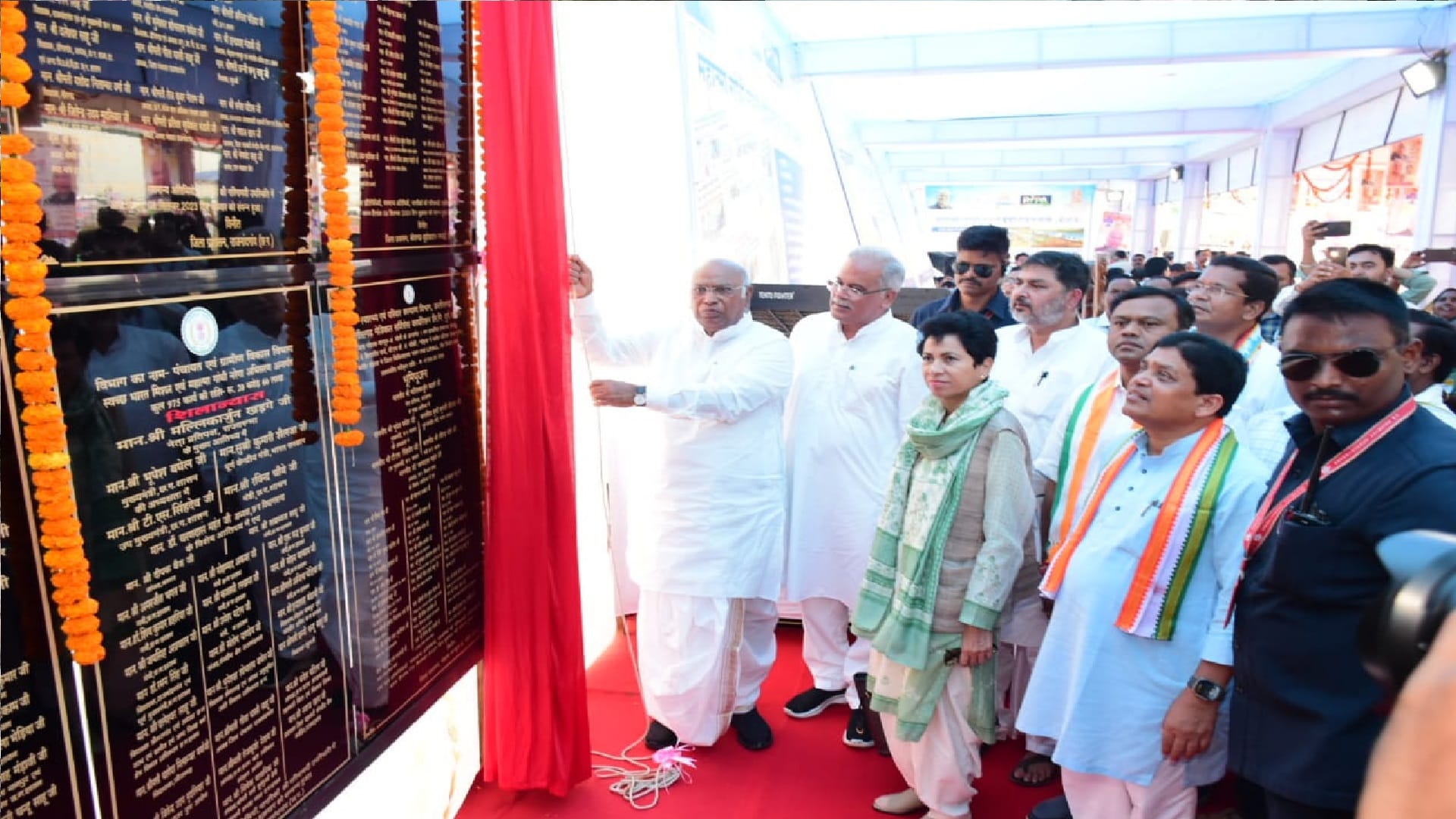 bhrose ka sammelan in Rajnandgaon: Kharge inaugurated development works worth Rs 355 crore, see here photos