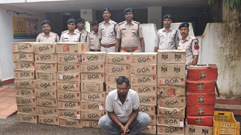 Surajpur police seized 77 boxes of liquor worth Rs. 4.25 lakh Madhya Pradesh