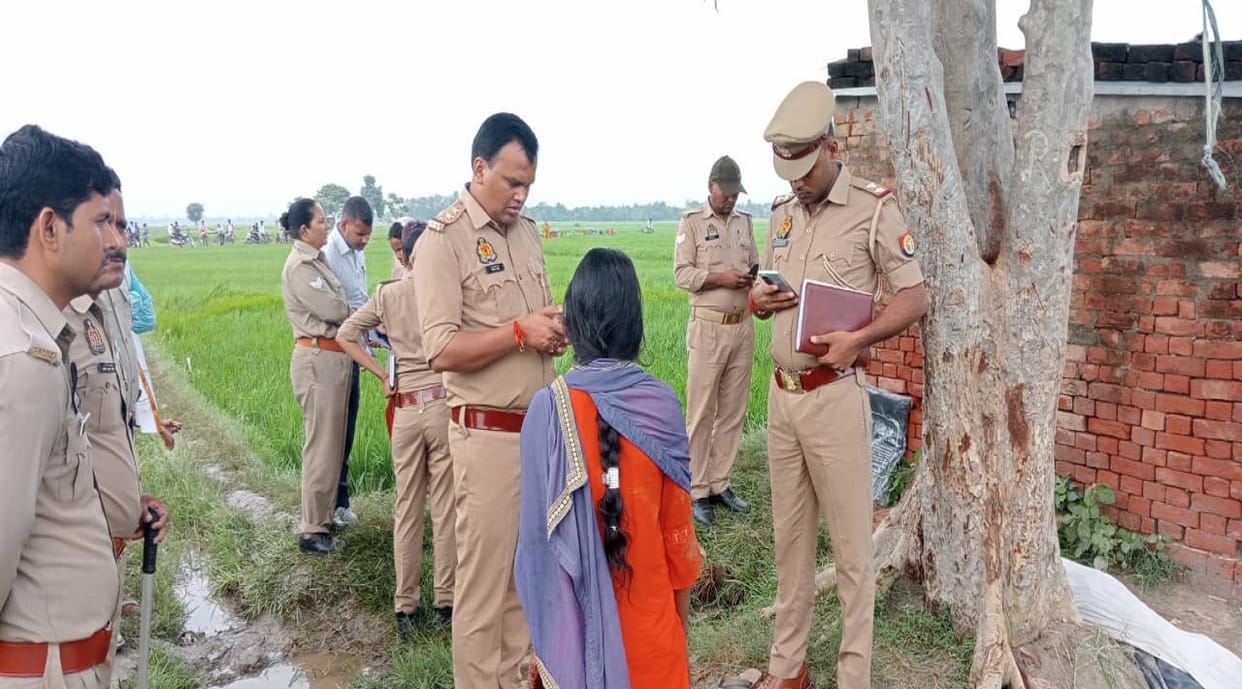 Girl murdered by hitting her head with stone suspicion of crime in love affair in jaunpur