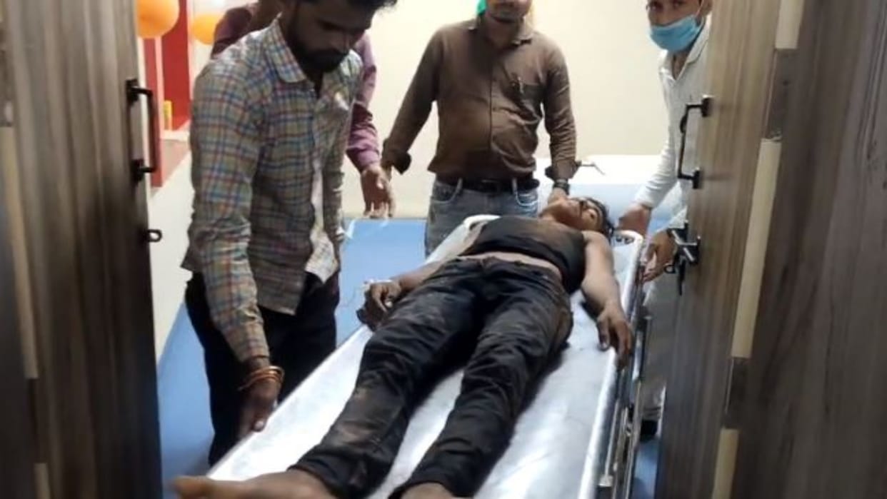 Vidisha News Two people died when roof collapsed while demolishing damaged building of school