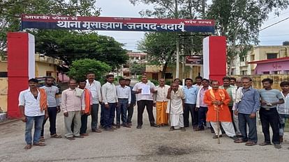 People stopped Shri Krishna Shobhayatra in village Mausampur of Budaun