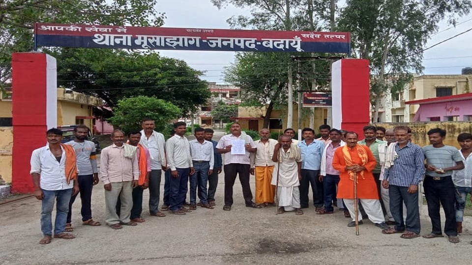 People stopped Shri Krishna Shobhayatra in village Mausampur of Budaun