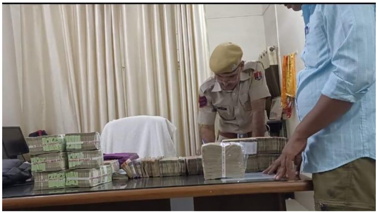 Rajasthan Blockade on Agra Mumbai Highway more than Rs 54 lakh recovered from the car three accused arrested