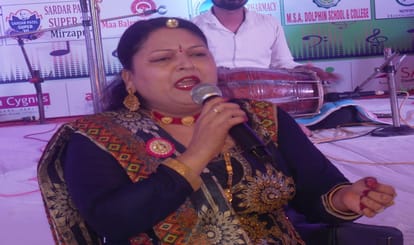 kajari mahotsav by amar ujala maa tujhe pranam in mirzapur kajari singing audience kept dancing