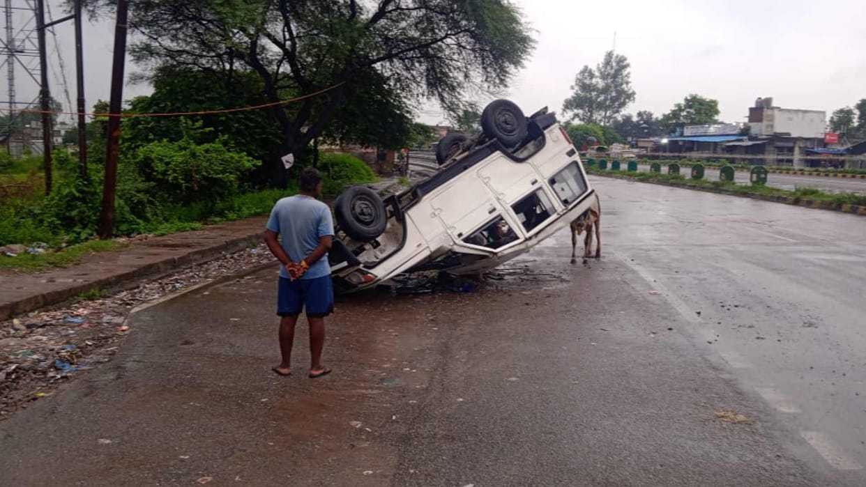 Accident in Basti Bolero overturned in highway