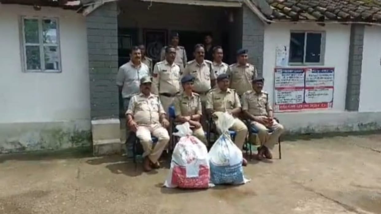 Damoh Ganja was being smuggled in a truck filled with iron rods going from Raipur to Chhatarpur