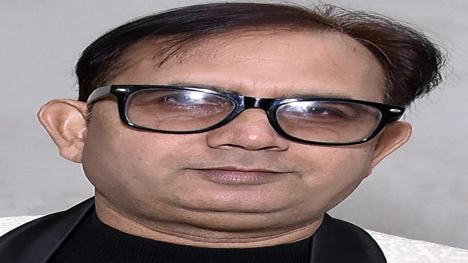 Ghazalkar Ashok Anjum's book Lokaparna